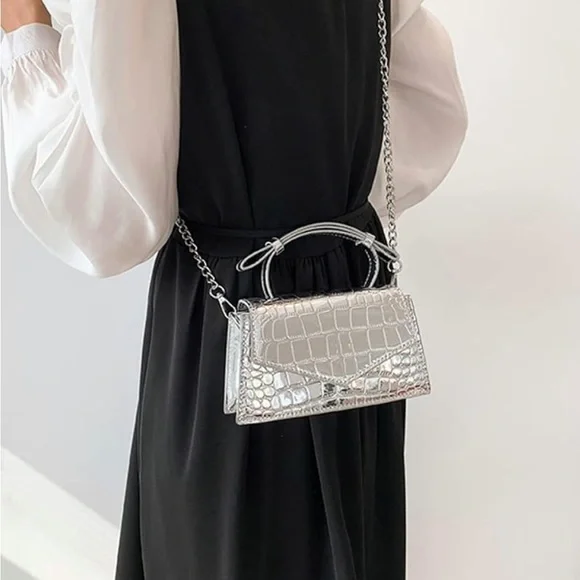 Crossbody silver purse - Picture 6 of 8